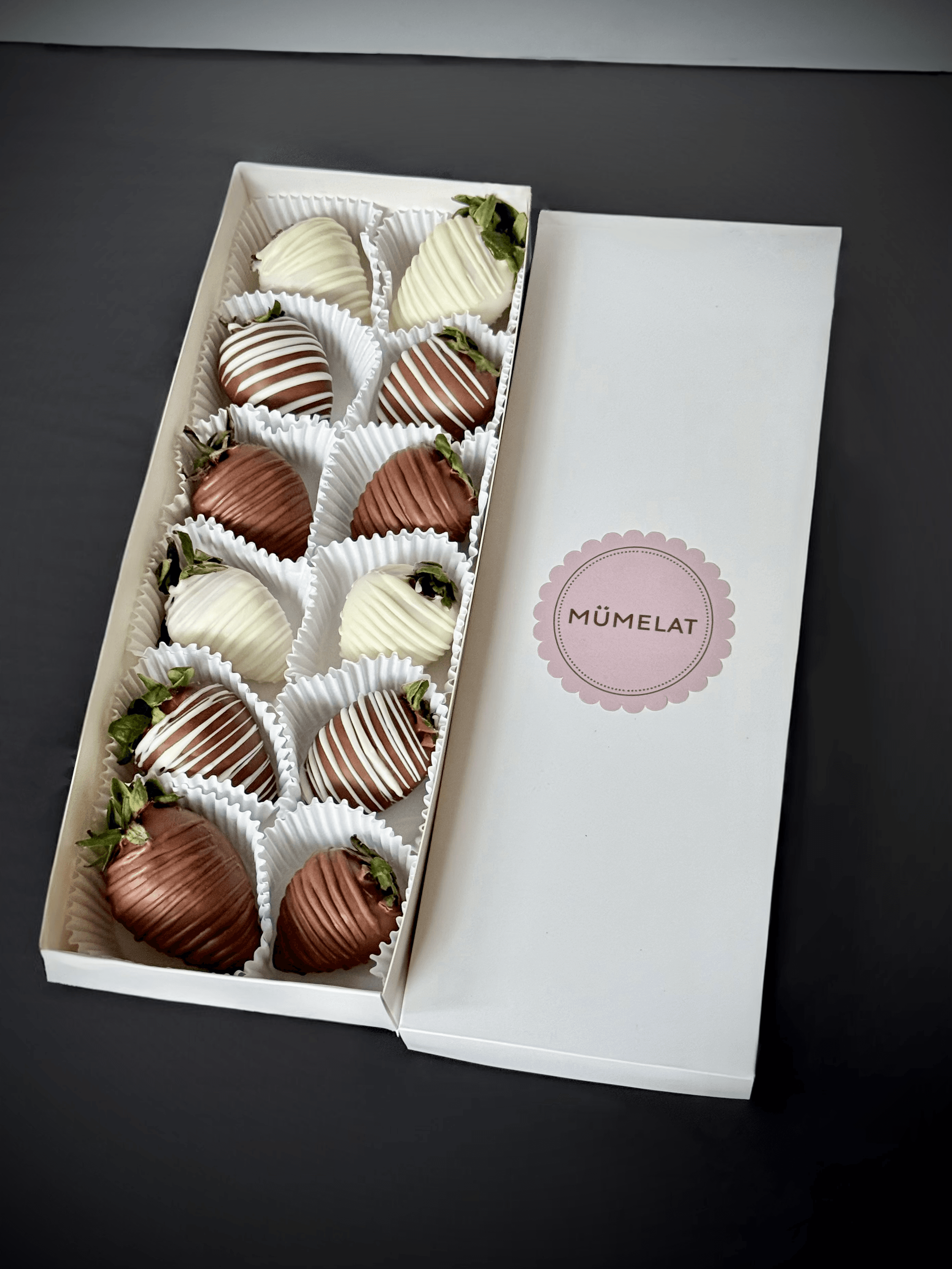 Caja de fresas MÜMELAT lista para regalar