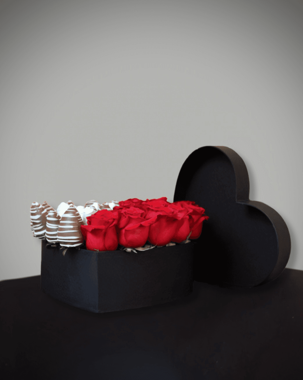 Caja corazón con fresas y rosas, MÜMELAT